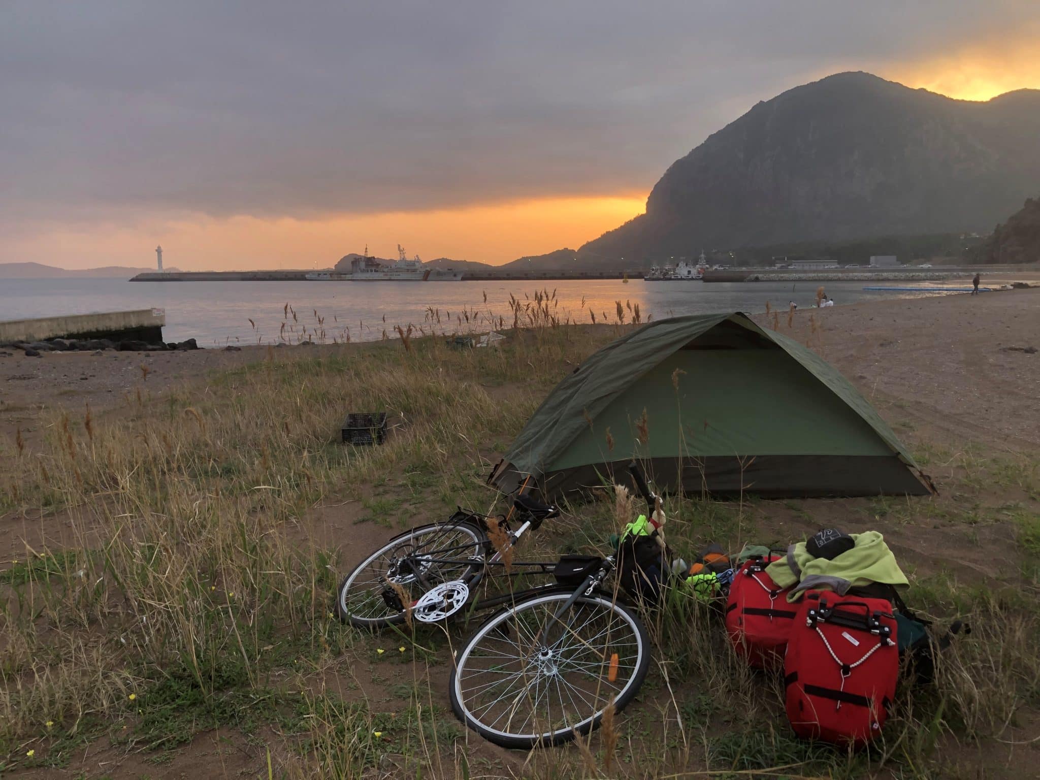 Muriel Bittar- Femme seule, 70 ans, premier voyage en vélo camping sauvage, Corée du Sud, Japon